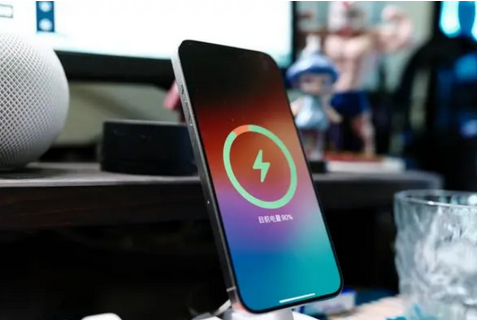 额敏苹果15换屏服务分享用什么充电器给iPhone15充电更好 